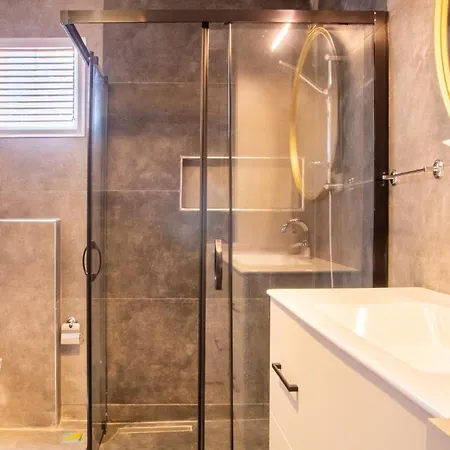 Fully Furnished And Stylish In Hotel